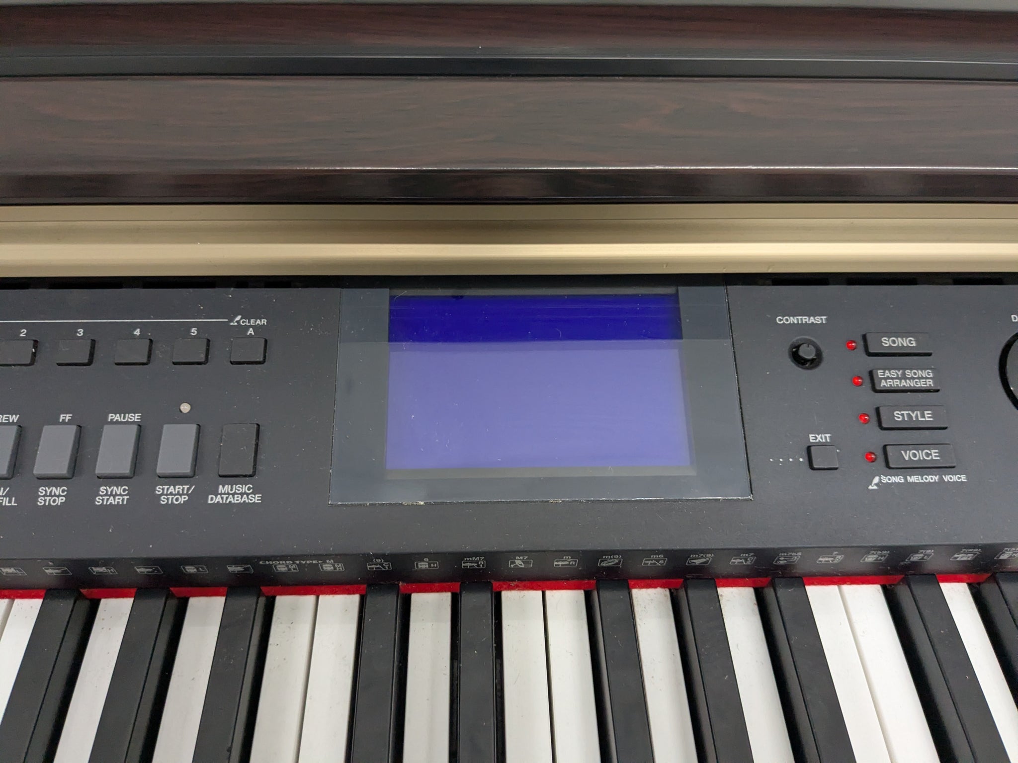 Yamaha Arius YDP-V240 digital piano /arranger + stool in rosewood
