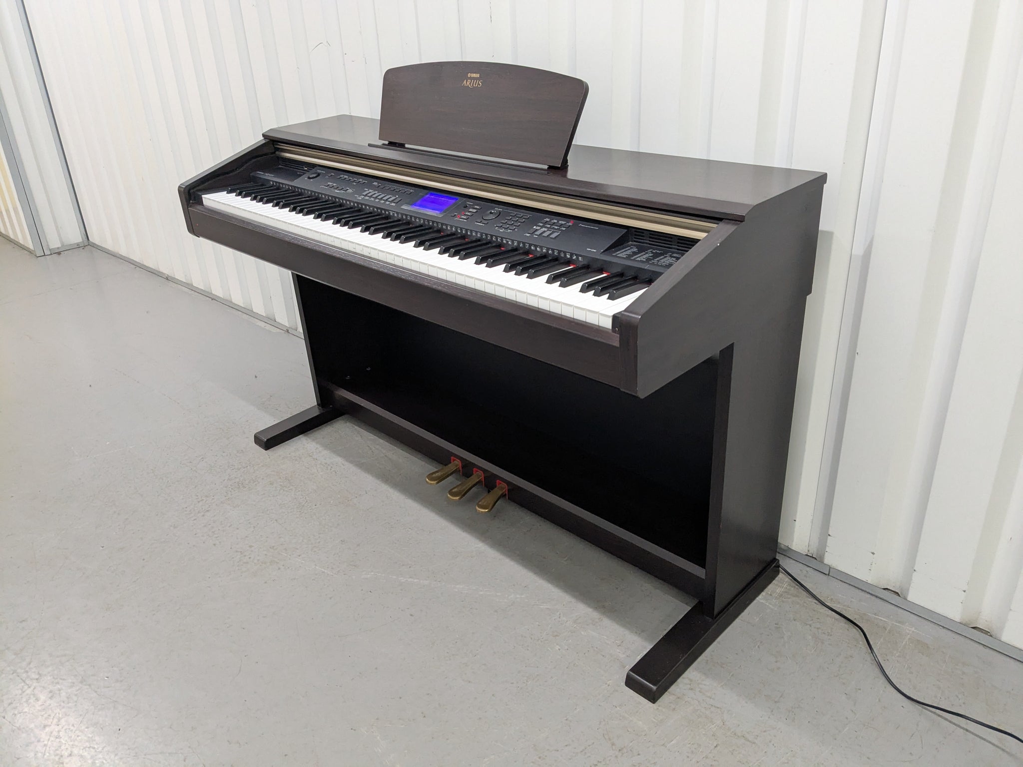 Yamaha Arius YDP-V240 digital piano /arranger + stool in rosewood
