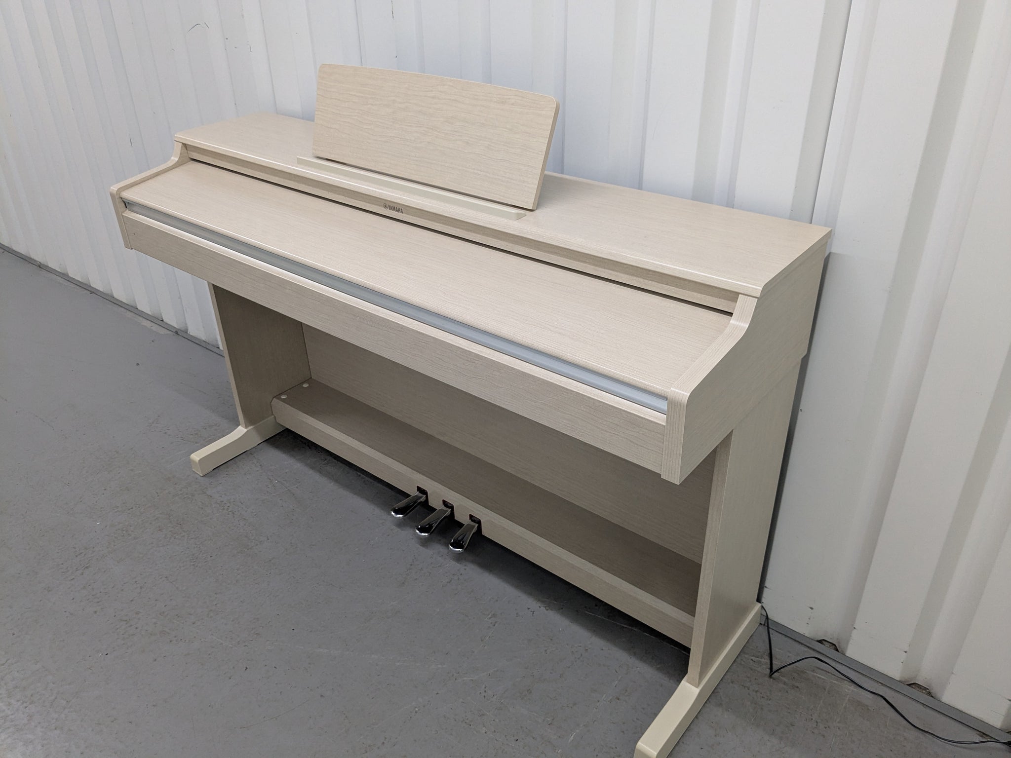 美品 YAMAHA ARIUS YDP-161C 電子ピアノ 椅子付き 【公式通販】 【美品 