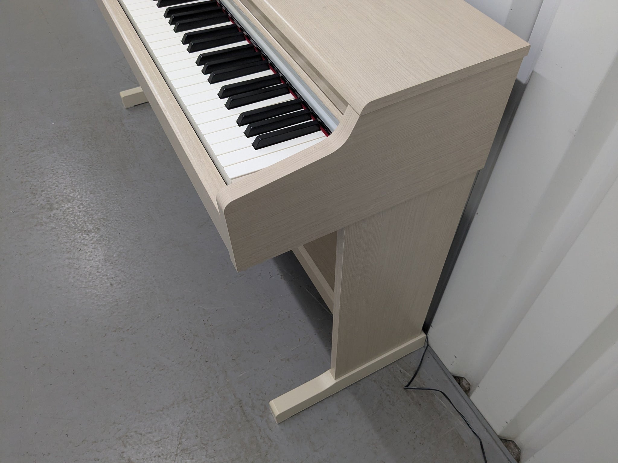 Yamaha Arius YDP-164WA digital piano in white ash stock number 