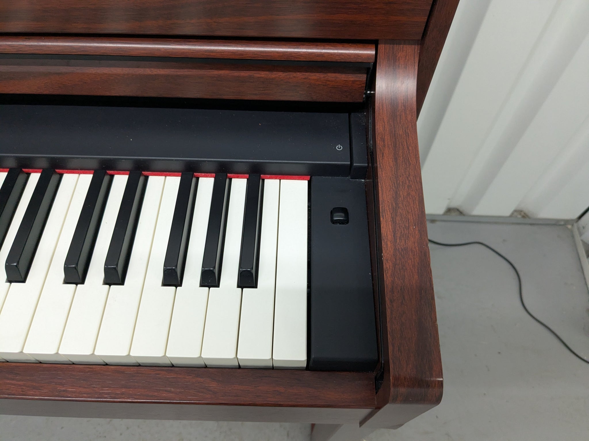 Yamaha Clavinova CLP-440 Digital Piano in mahogany stock no