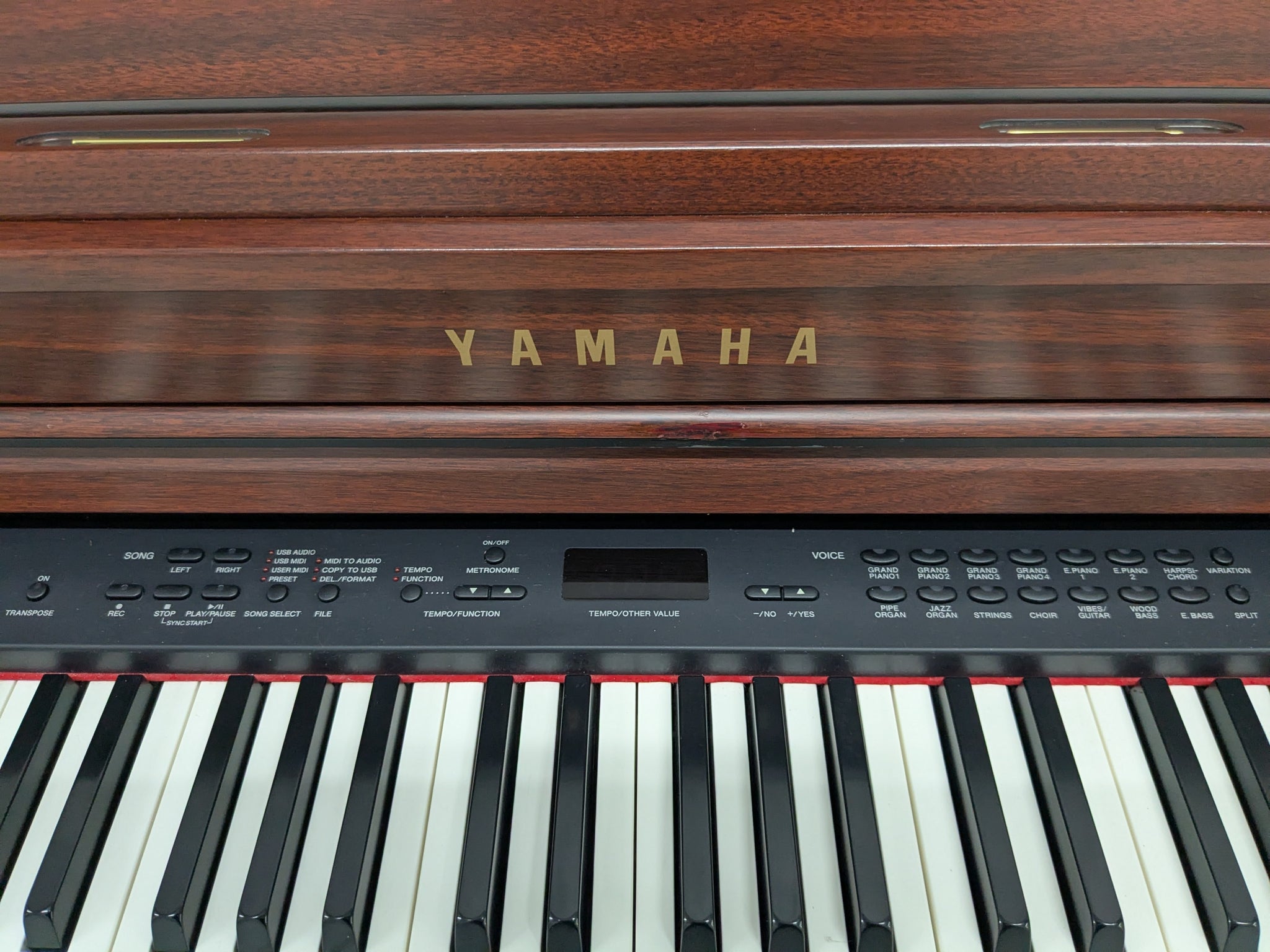 Yamaha Clavinova CLP-440 Digital Piano in mahogany stock no 25326