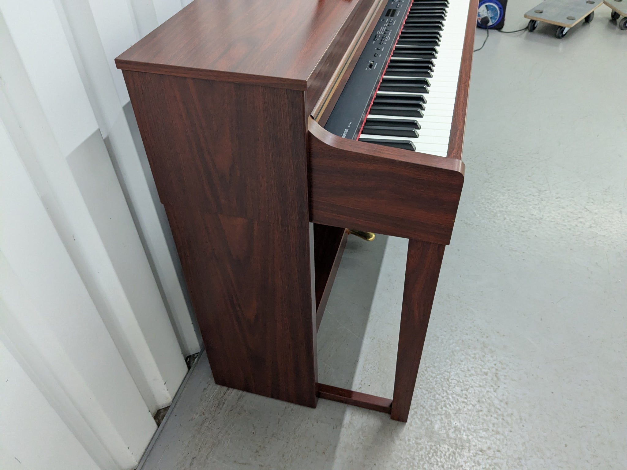 Yamaha Clavinova CLP-440 Digital Piano in mahogany stock no