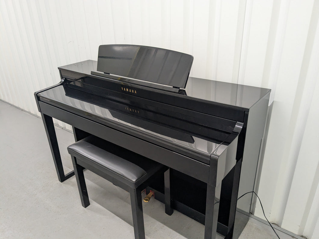 Yamaha Clavinova CLP-440PE Digital Piano polished ebony glossy black stock 25327