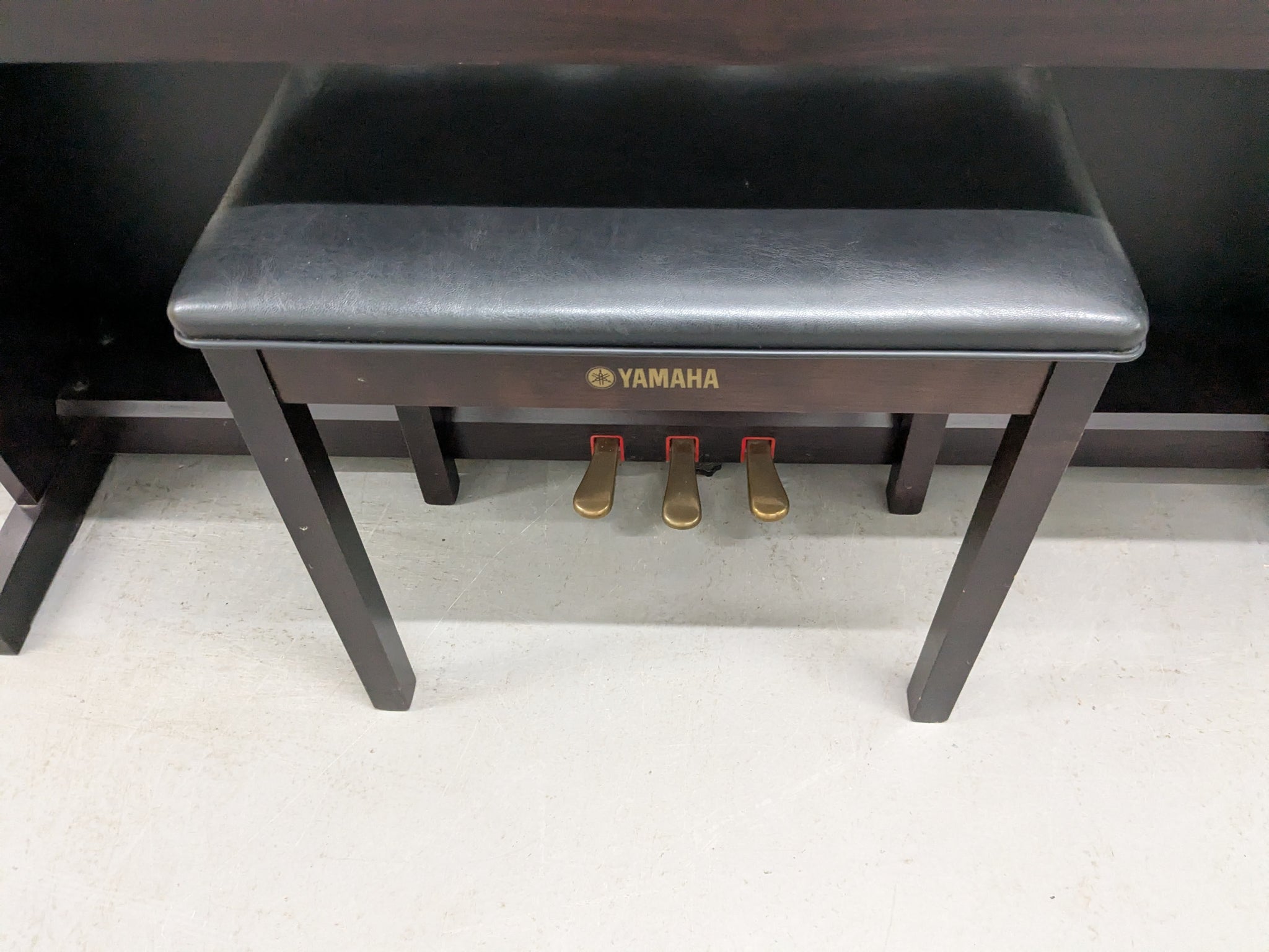 Yamaha Clavinova CLP-220 digital piano and stool in rosewood stock