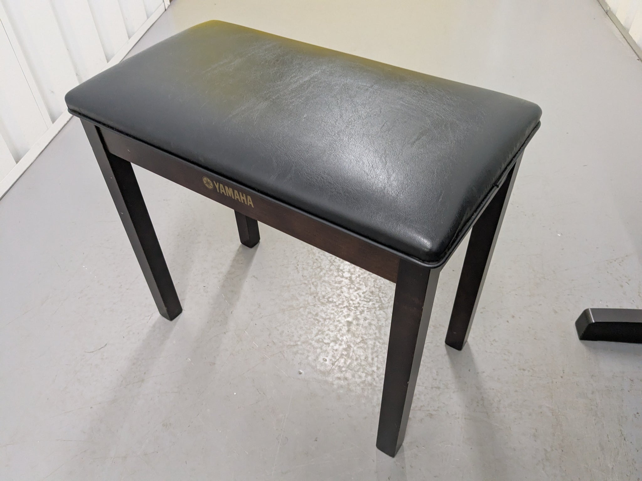 Yamaha Clavinova CLP-220 digital piano and stool in rosewood stock