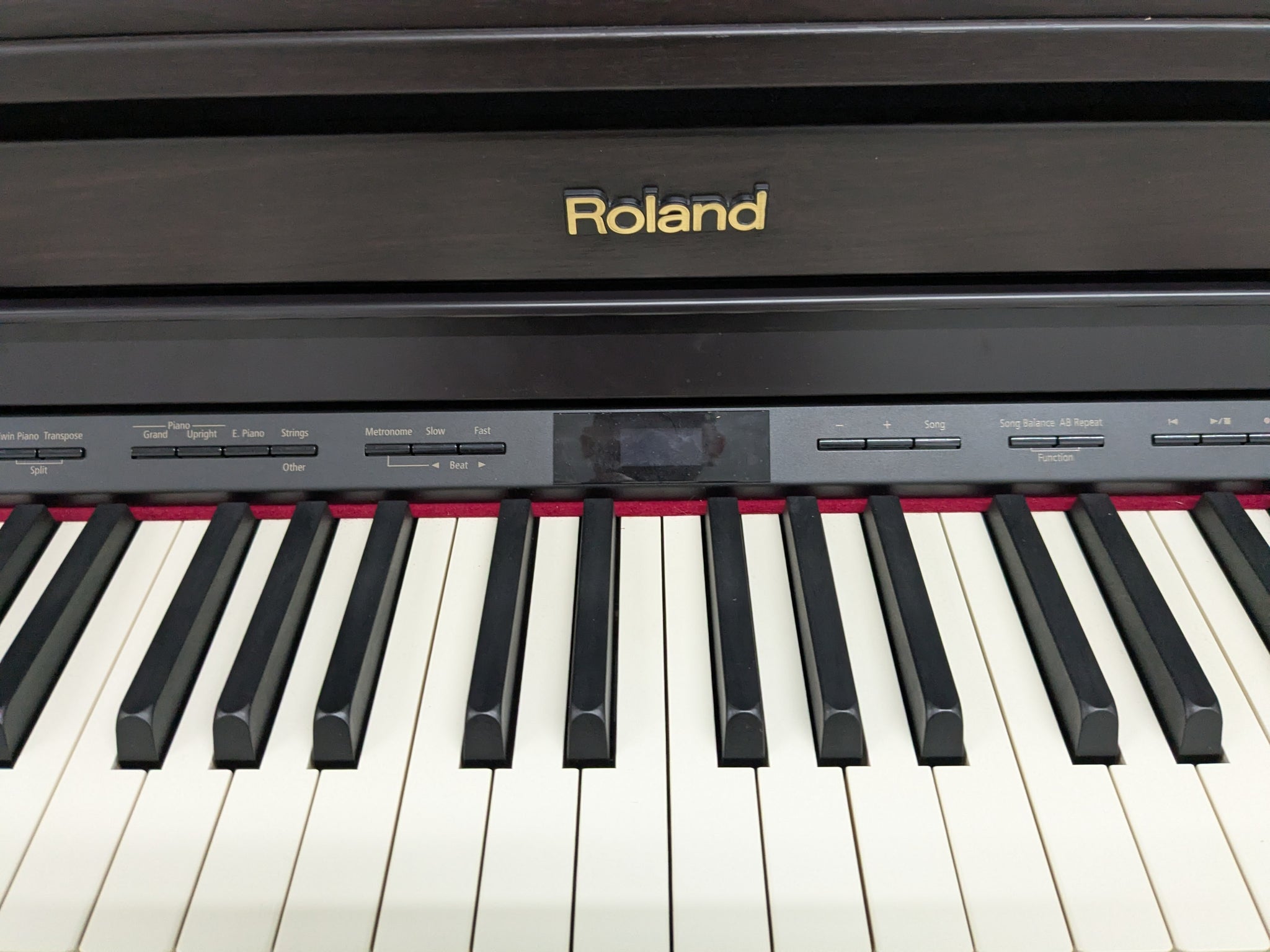 Roland HP506 Digital Piano in rosewood wooden action keys + stool