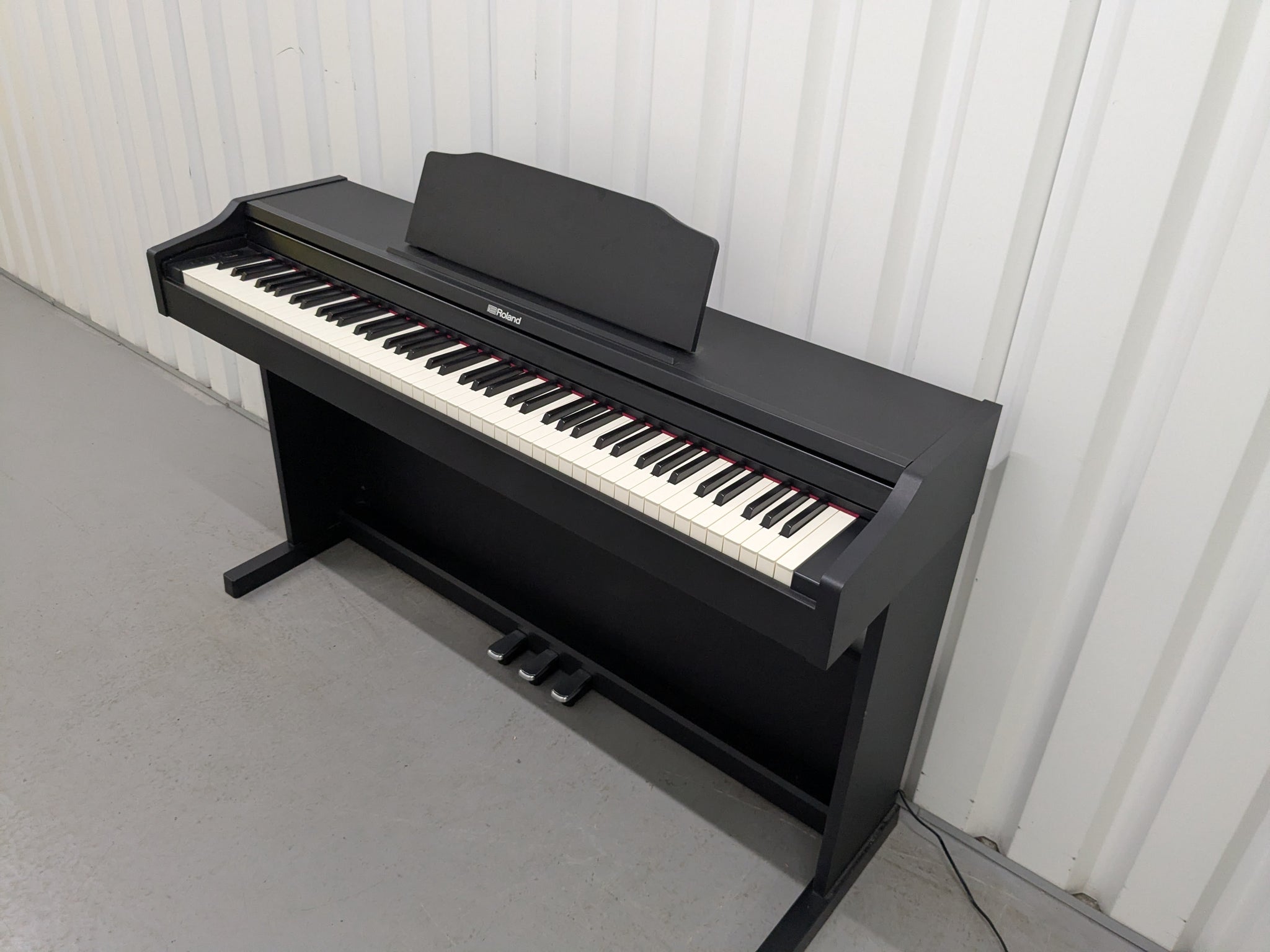 Roland Piano Digital RP102 [ブラック]※椅子別売り Roland RP102 Digital Console Piano Black 88 Key | Guitar Center