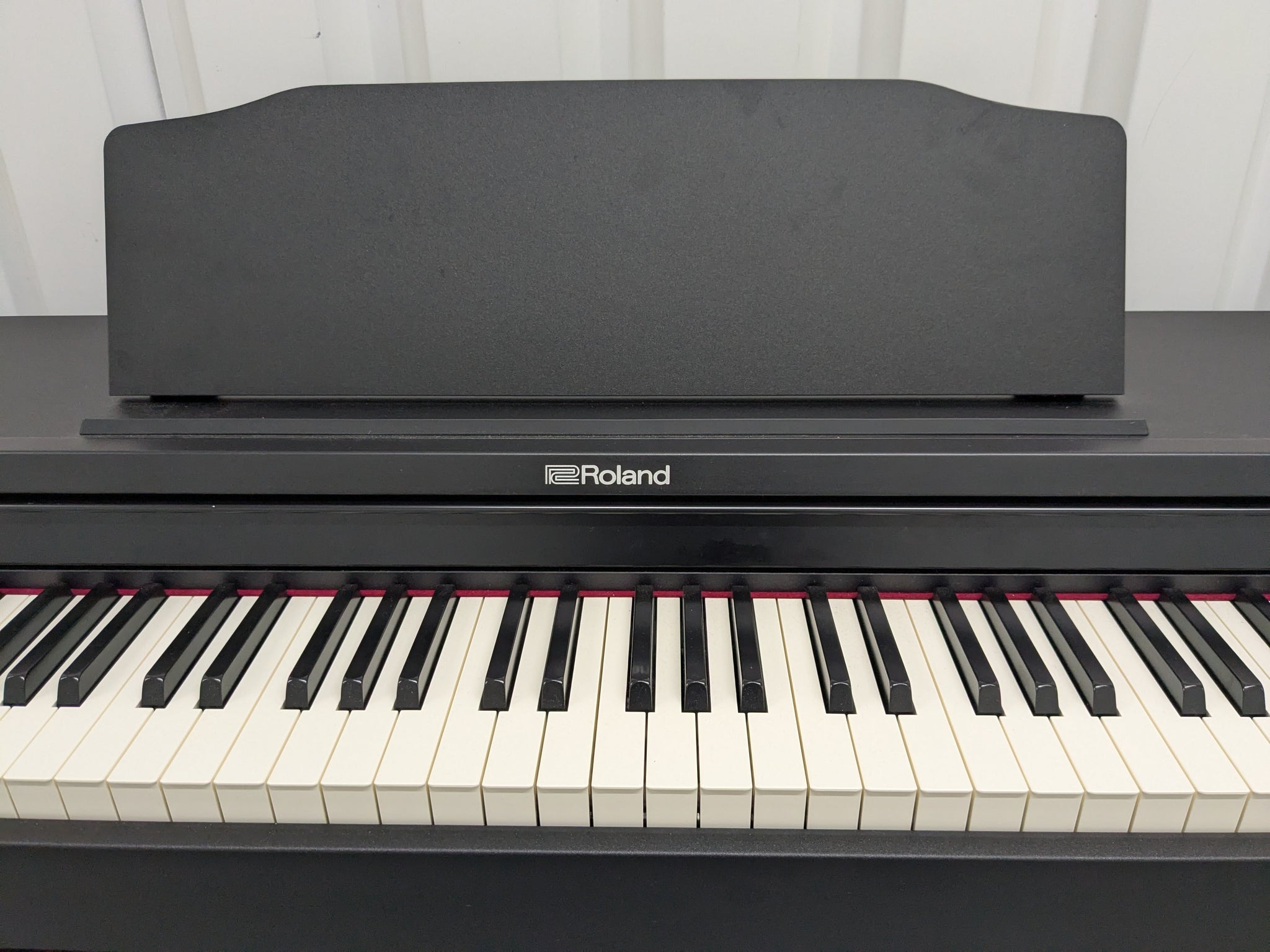 Roland 88鍵 ブラック電子ピアノ RP102 Roland RP102 Digital Console Piano Black 88 Key | Guitar Center