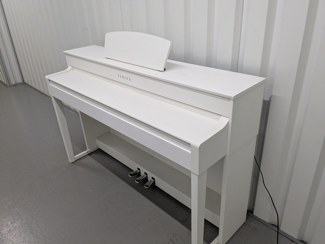 Yamaha Clavinova CLP-535 digital piano in satin white stock # 25367