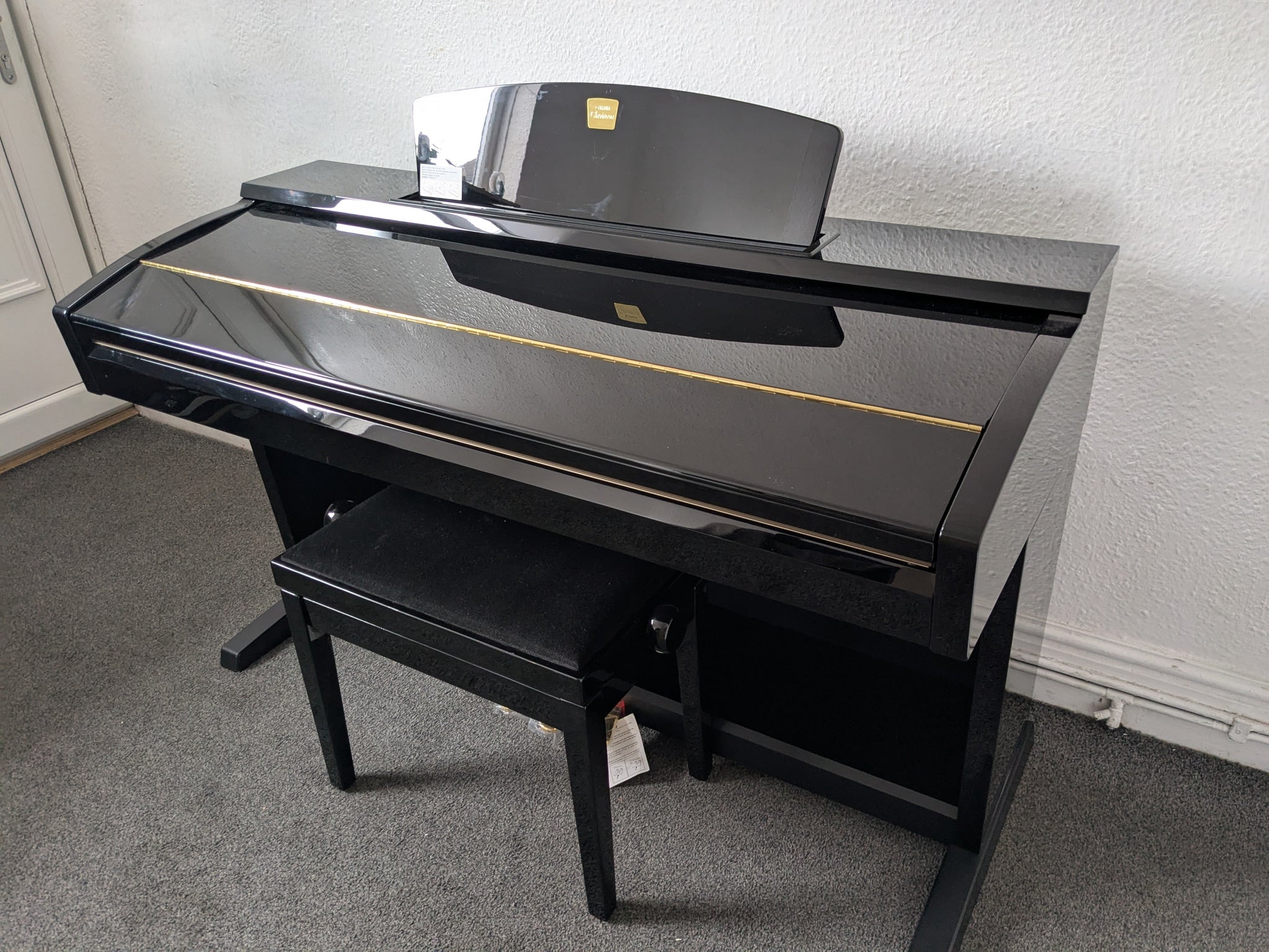 YAMAHA CLAVINOVA CVP-503 DIGITAL PIANO AND STOOL IN GLOSSY BLACK