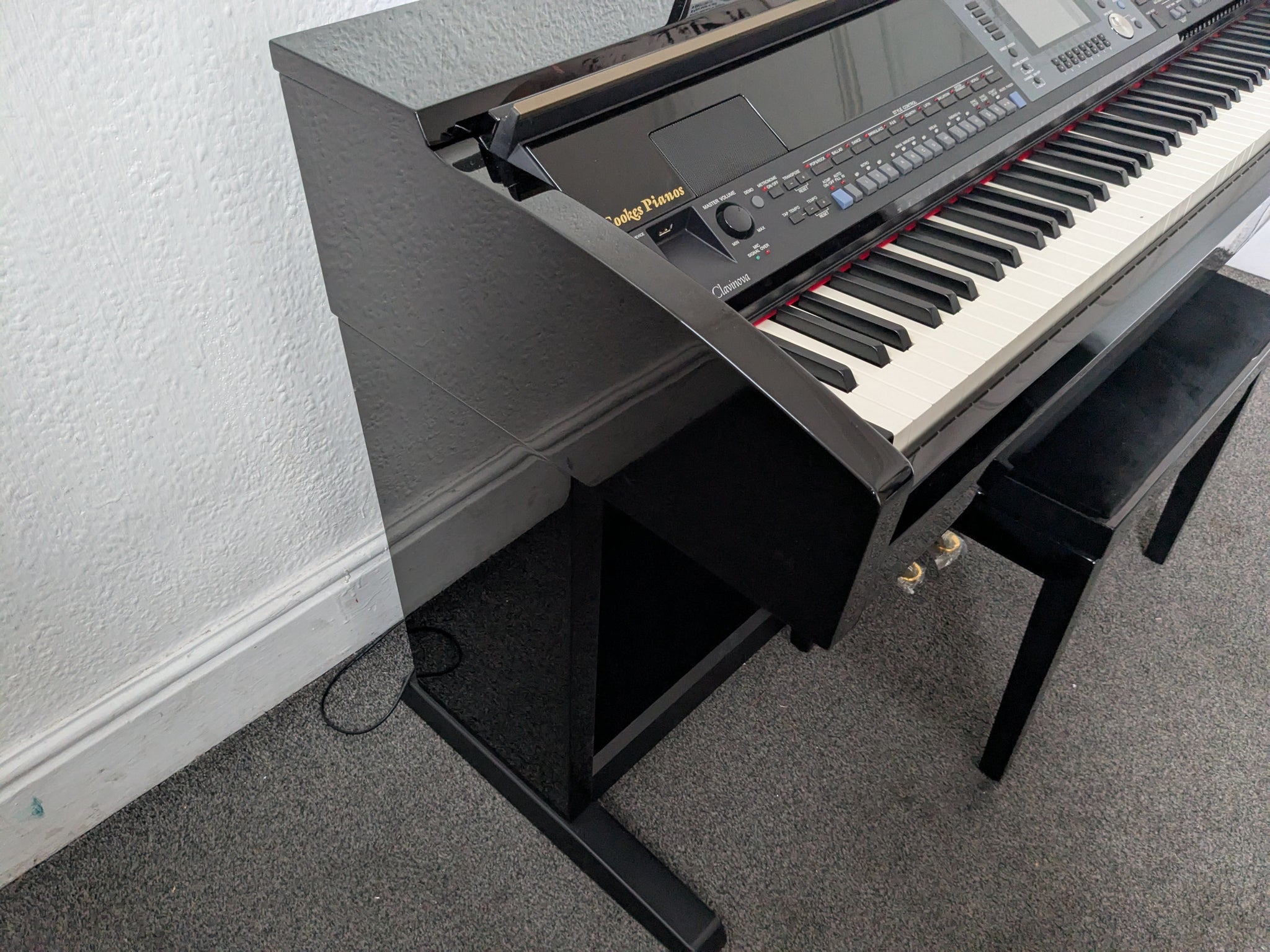 YAMAHA CLAVINOVA CVP-503 DIGITAL PIANO AND STOOL IN GLOSSY BLACK