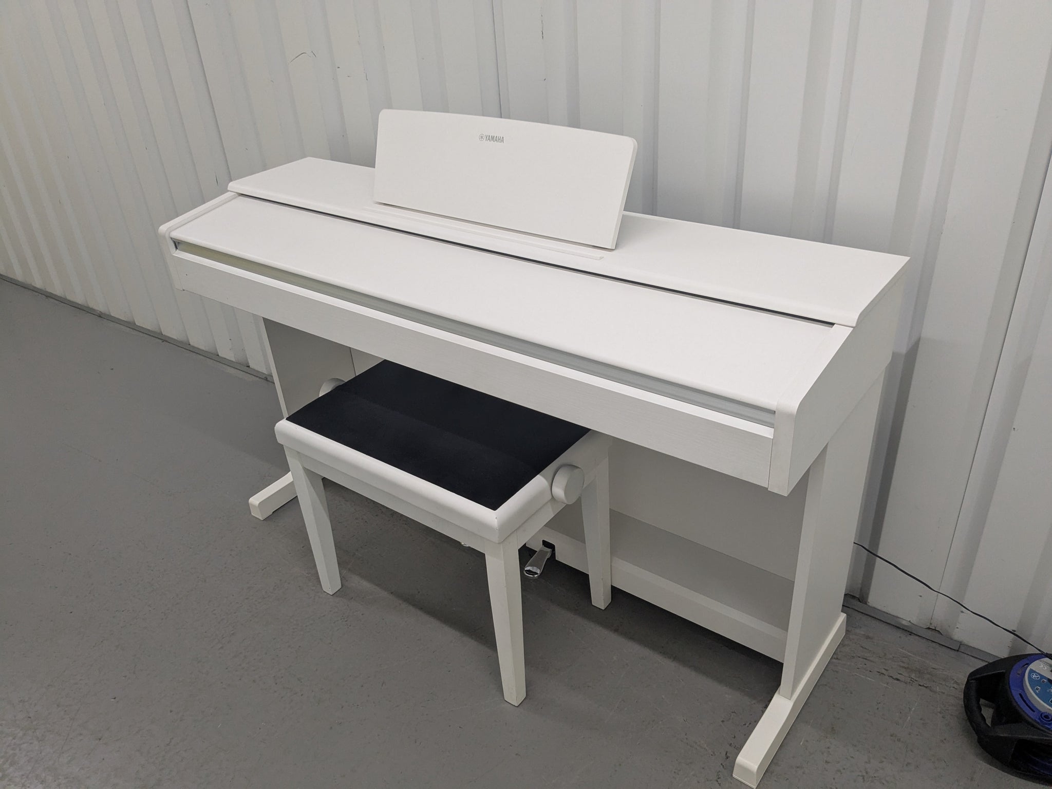 Yamaha Arius YDP-144 digital piano and stool in satin white stock
