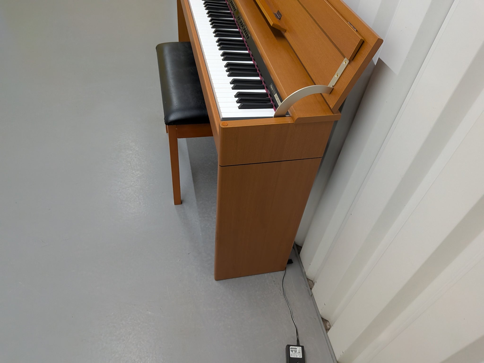 Roland DP-900 Designer Digital Piano 88 weighted keys 2 pedals