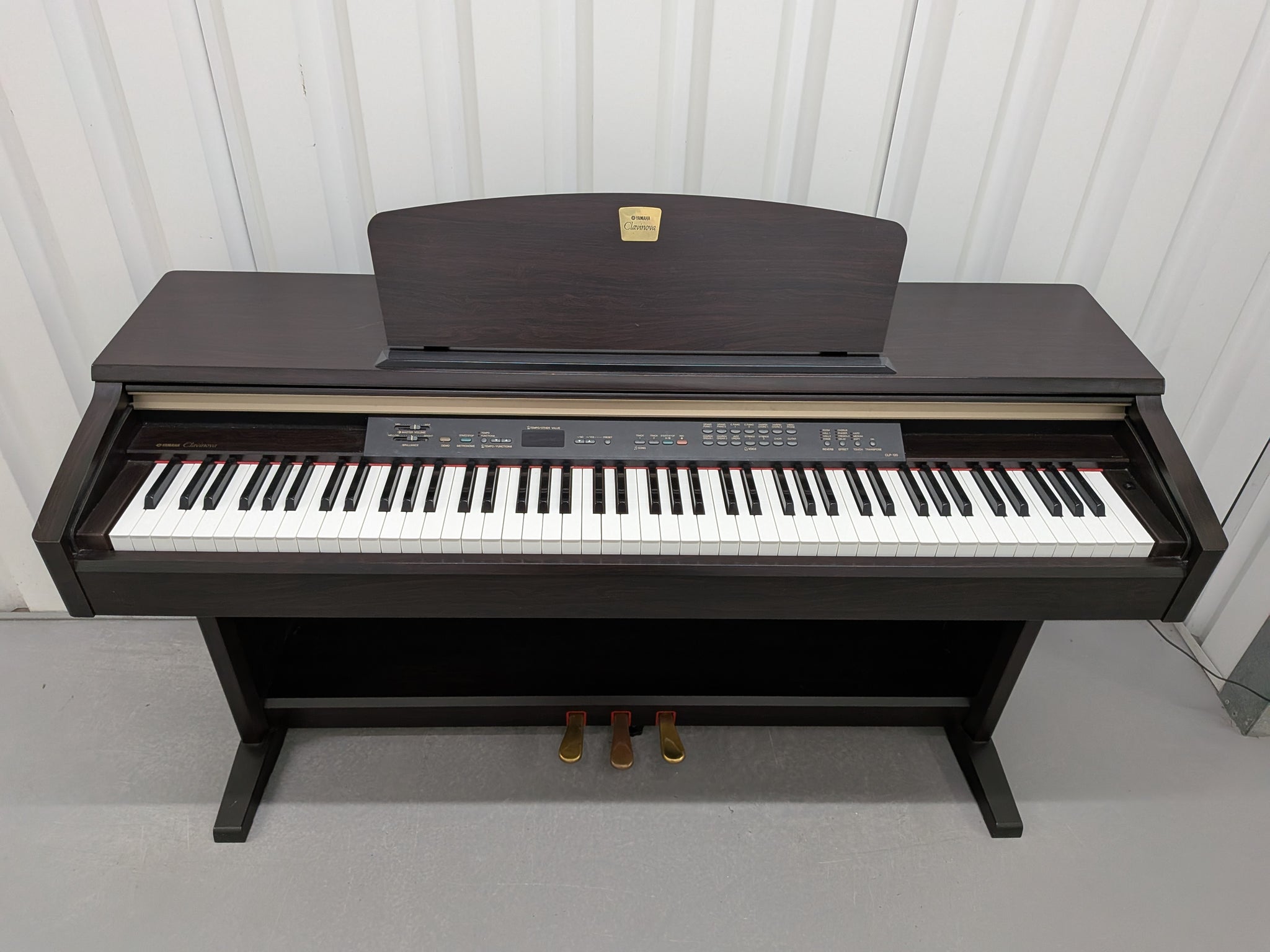 Yamaha CLP-120 デジタルピアノ 88鍵盤 Yamaha Clavinova CLP-120 Digital Piano in dark rosewood stock