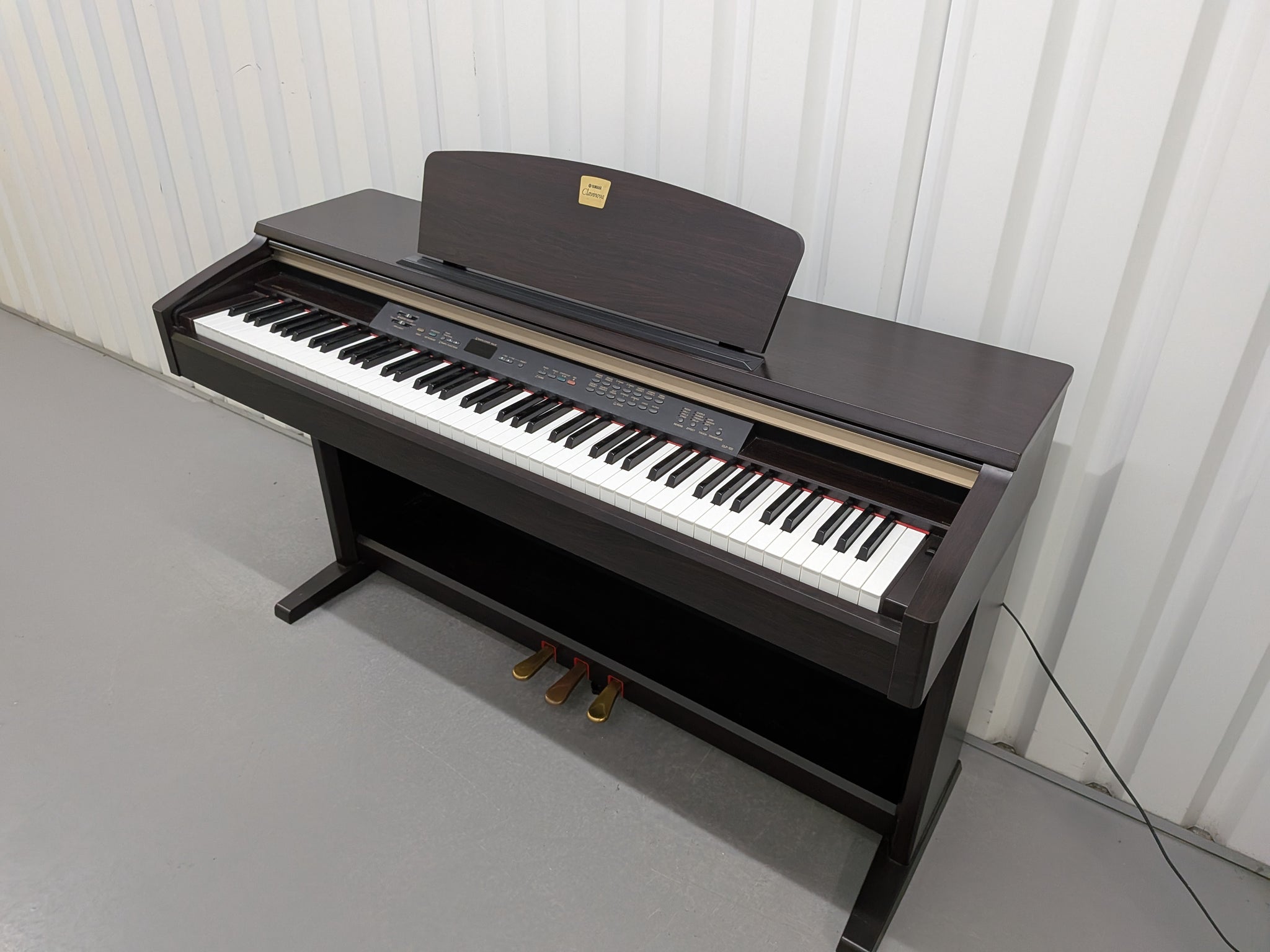 Yamaha Clavinova CLP-120 Digital Piano in dark rosewood stock