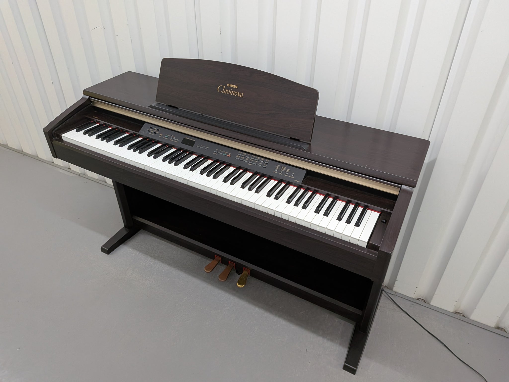 Yamaha Clavinova YDP-223 Digital Piano Full Size 88 keys 3 pedals