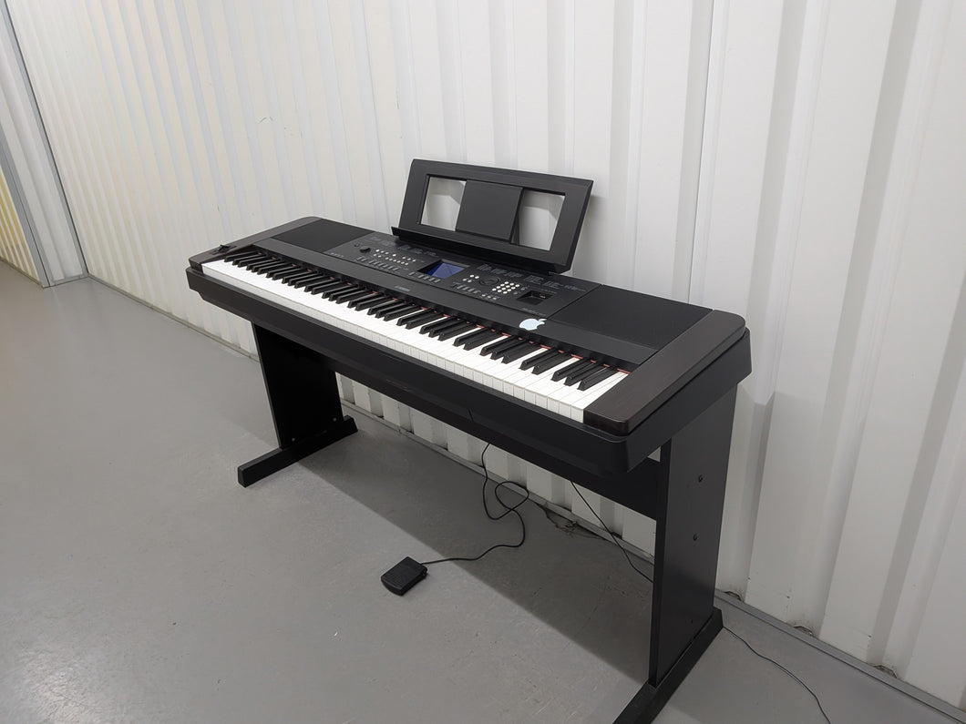 Yamaha DGX-650 in black 88 Weighted Keys Portable Grand stock #25435