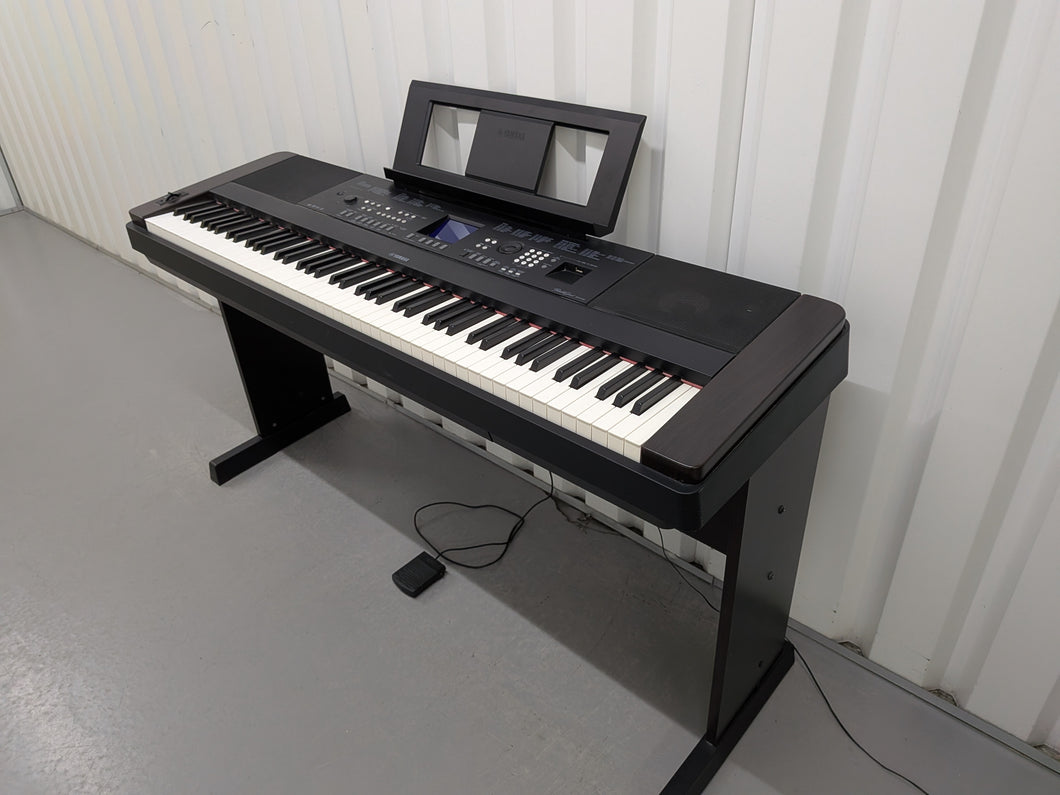 Yamaha DGX-650 in black 88 Weighted Keys Portable Grand stock #25441