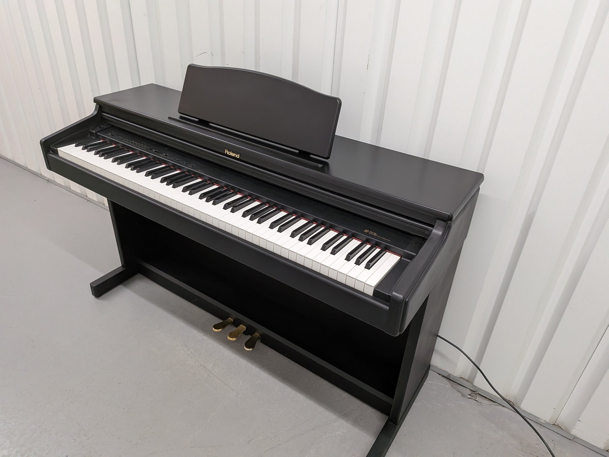 Roland HP237e Digital Piano in satin black finish Stock nr 25459