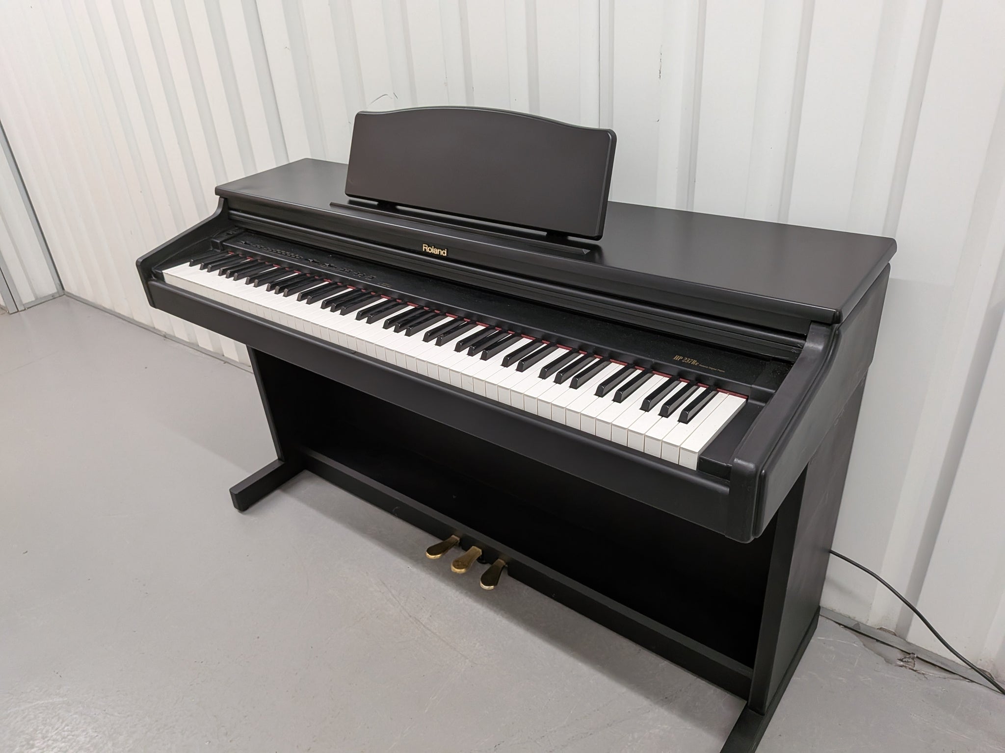 Roland HP237e Digital Piano in satin black finish Stock nr 25459