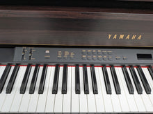 Load image into Gallery viewer, YAMAHA CLAVINOVA CLP-880 high end Digital Piano in rosewood Stock nr 25454

