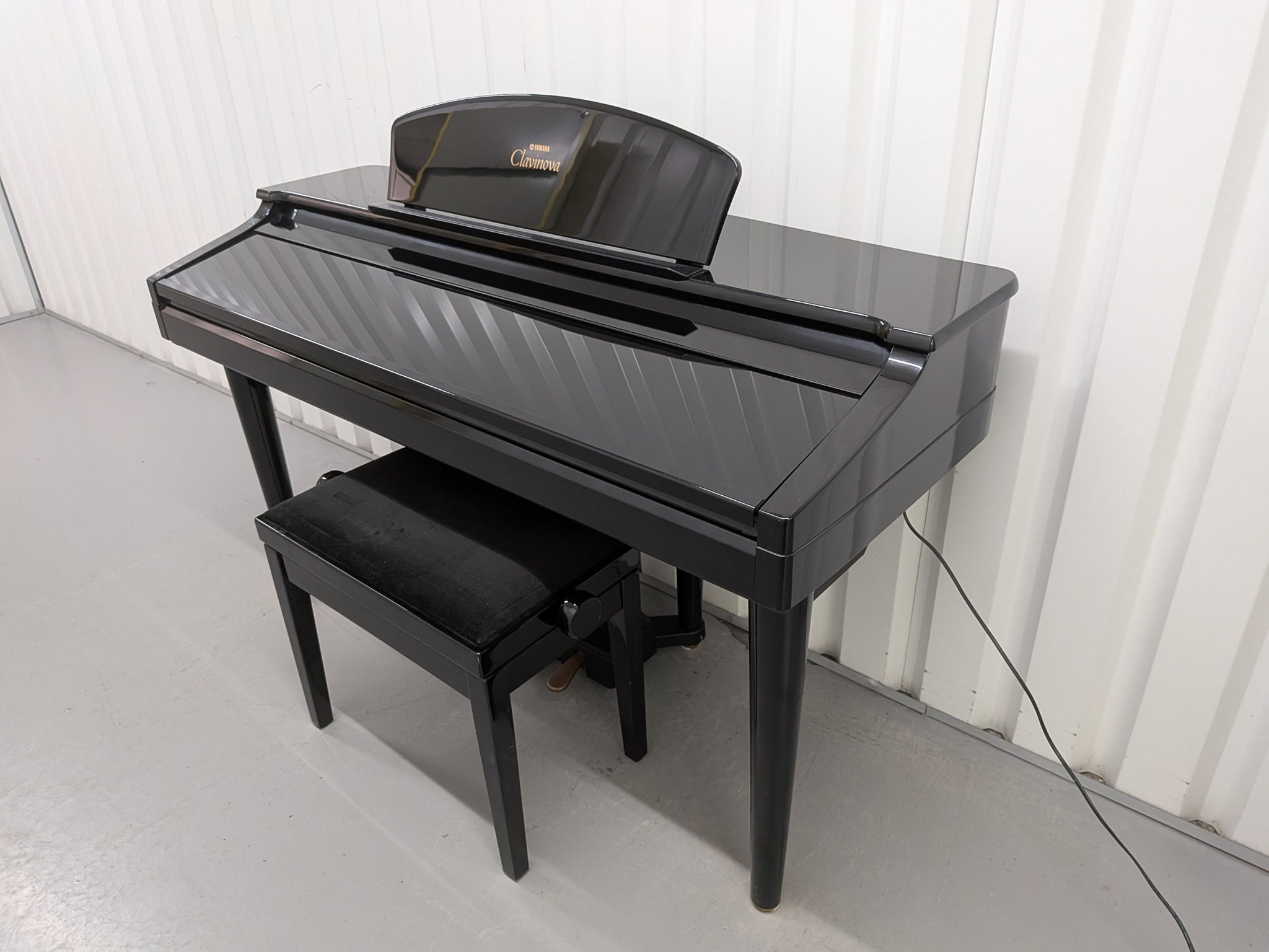 Yamaha Clavinova CVP-109PE Digital Piano and stool in glossy