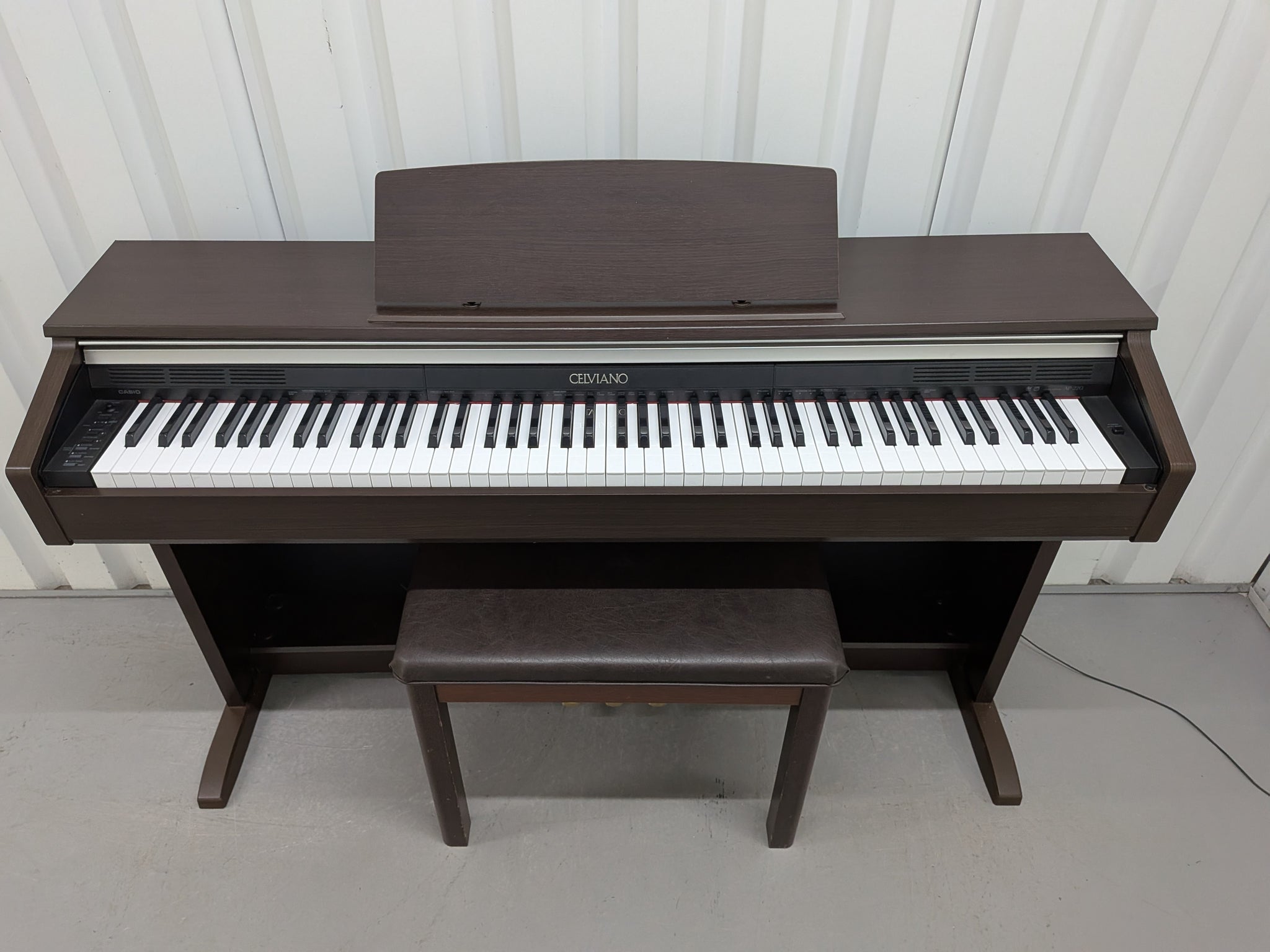 送料込み CASIO 電子ピアノ AP-220 10年製 激激美品ダークブラウン CASIO CELVIANO AP-220 DIGITAL PIANO AND STOOL IN DARK ROSEWOOD