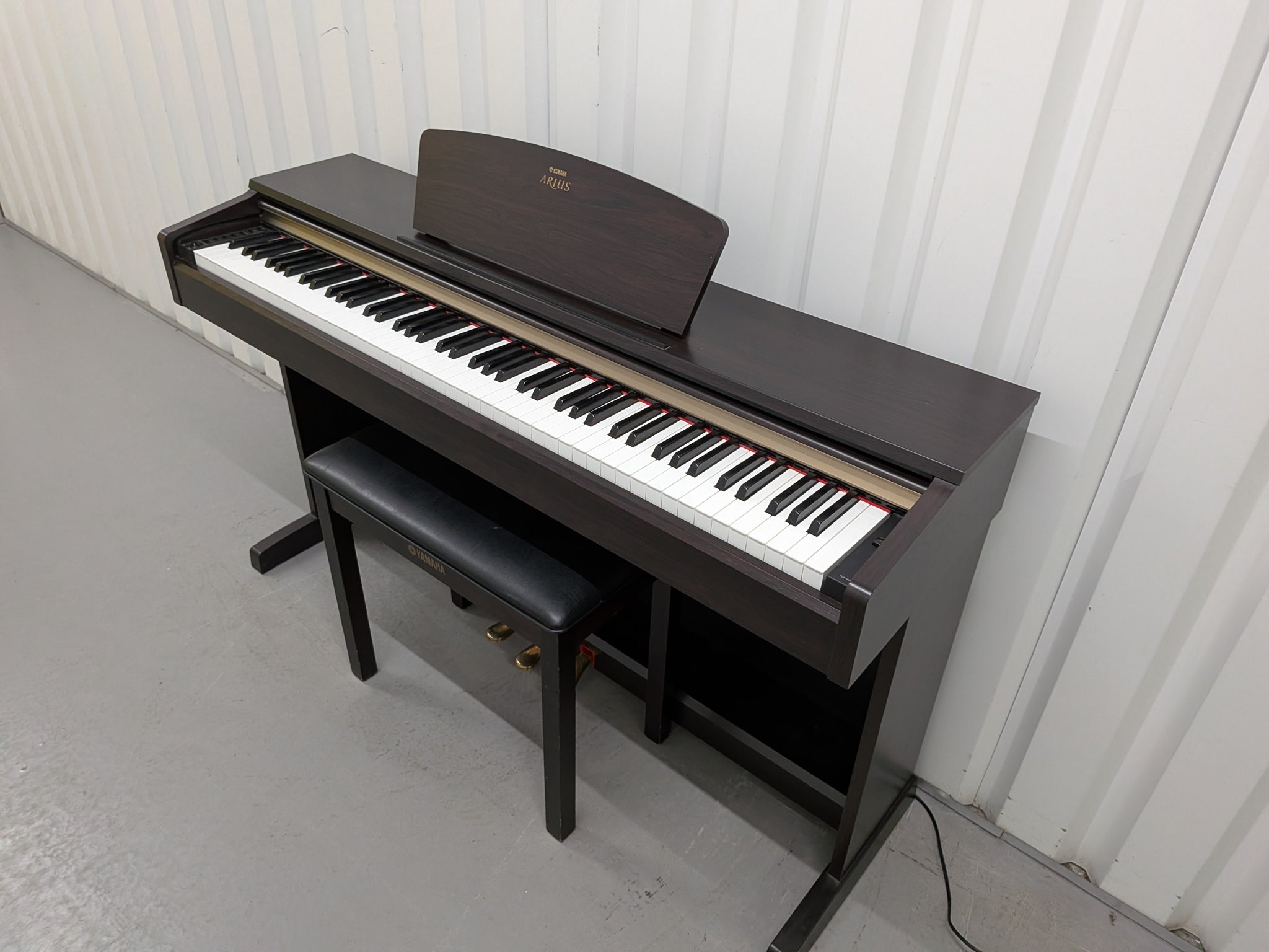 Yamaha Arius YDP-160 Digital Piano in rosewood- clavinova keyboard