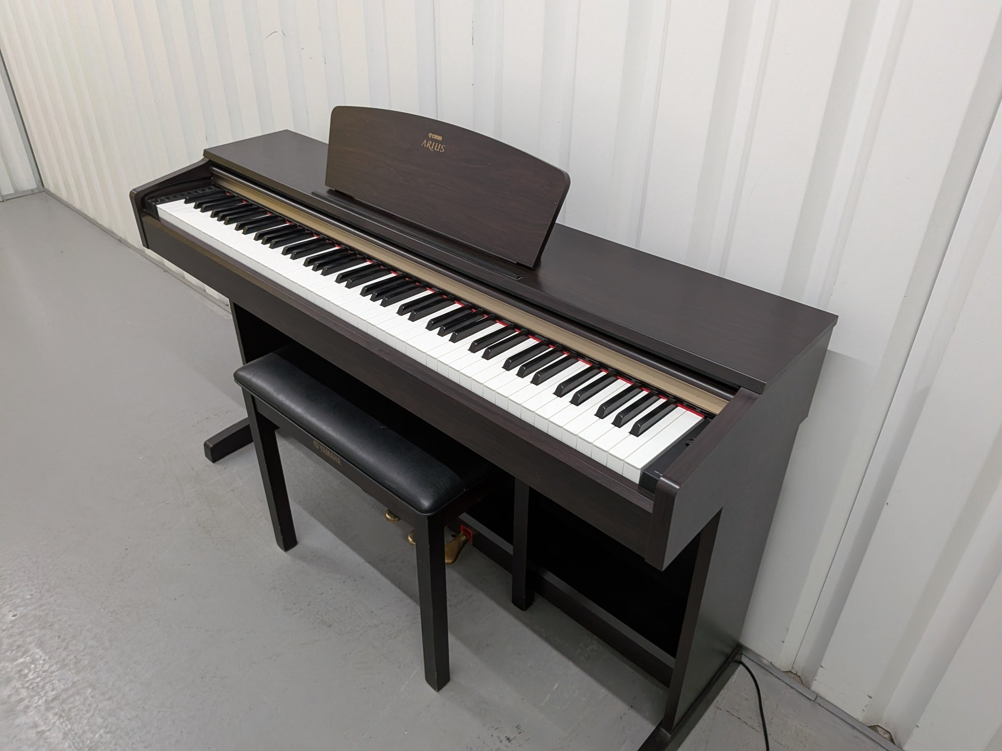 Yamaha Arius YDP-160 Digital Piano in rosewood- clavinova keyboard