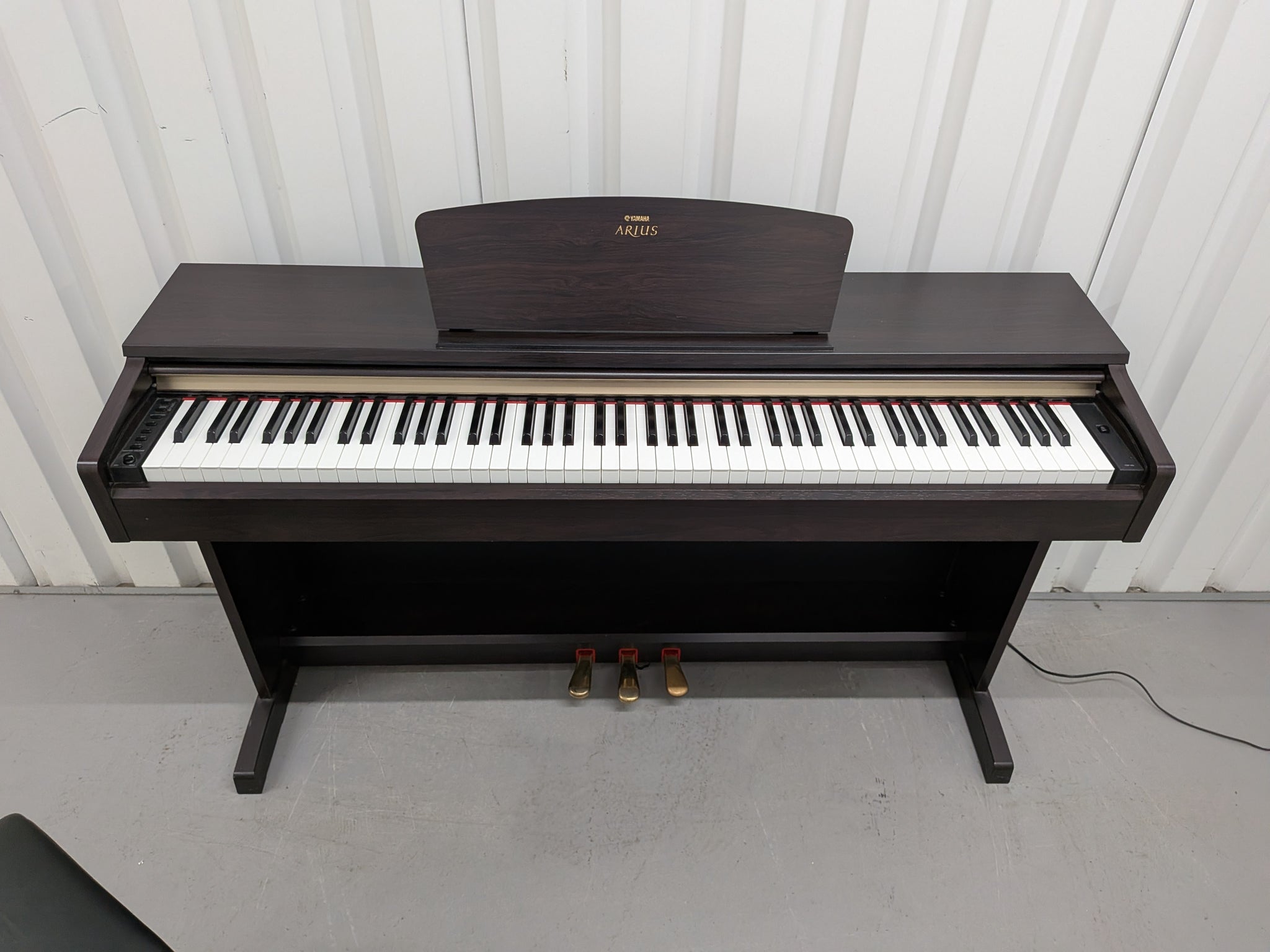 Yamaha Arius YDP-160 Digital Piano in rosewood- clavinova keyboard Yamaha Arius YDP-160 Digital Piano in rosewood- clavinova keyboard