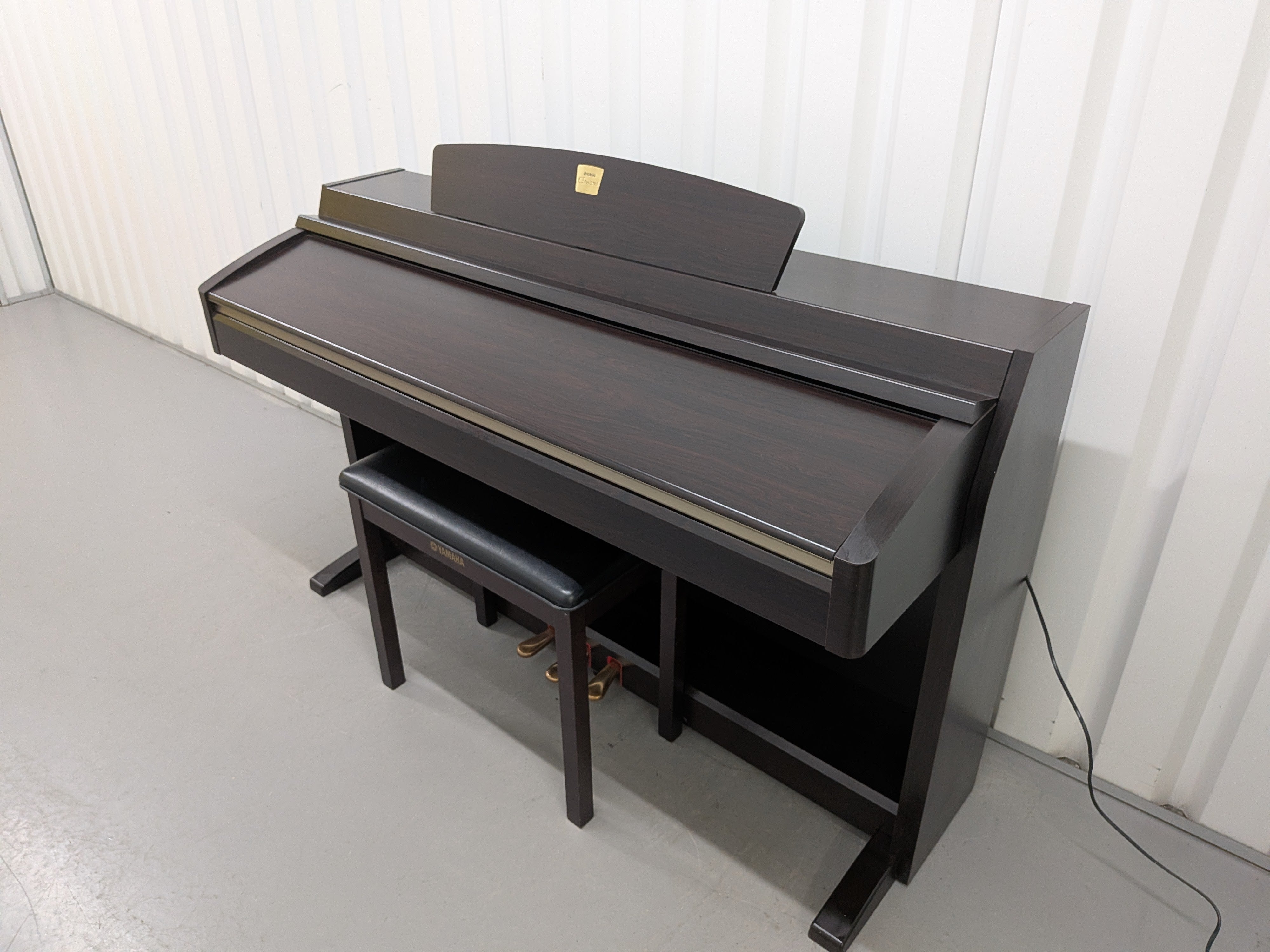 YAMAHA Clavinova CLP-230 椅子付き Yamaha Clavinova CLP-230 digital piano and stool in dark rosewood