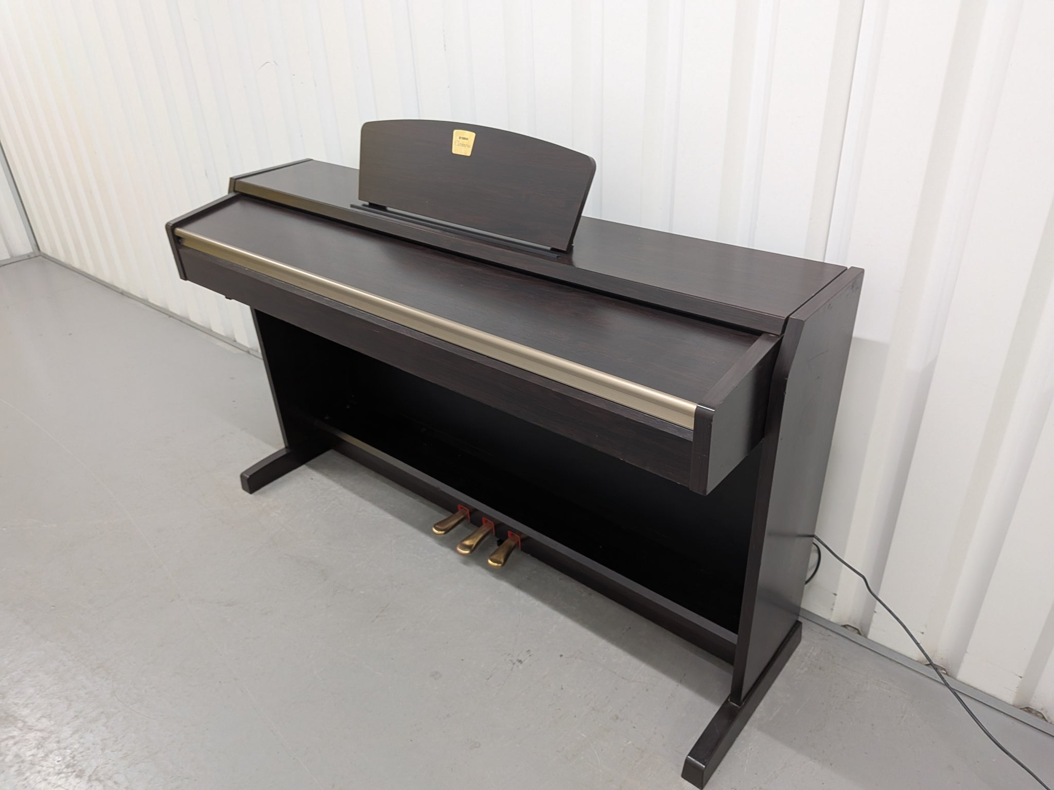 Yamaha Clavinova CLP-220 digital piano in dark rosewood stock Yamaha Clavinova CLP-220 digital piano in dark rosewood stock