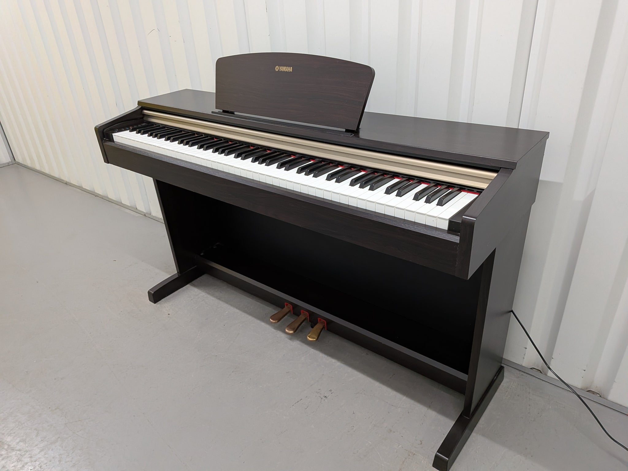 Yamaha Arius YDP-151 digital piano in dark rosewood finish stock