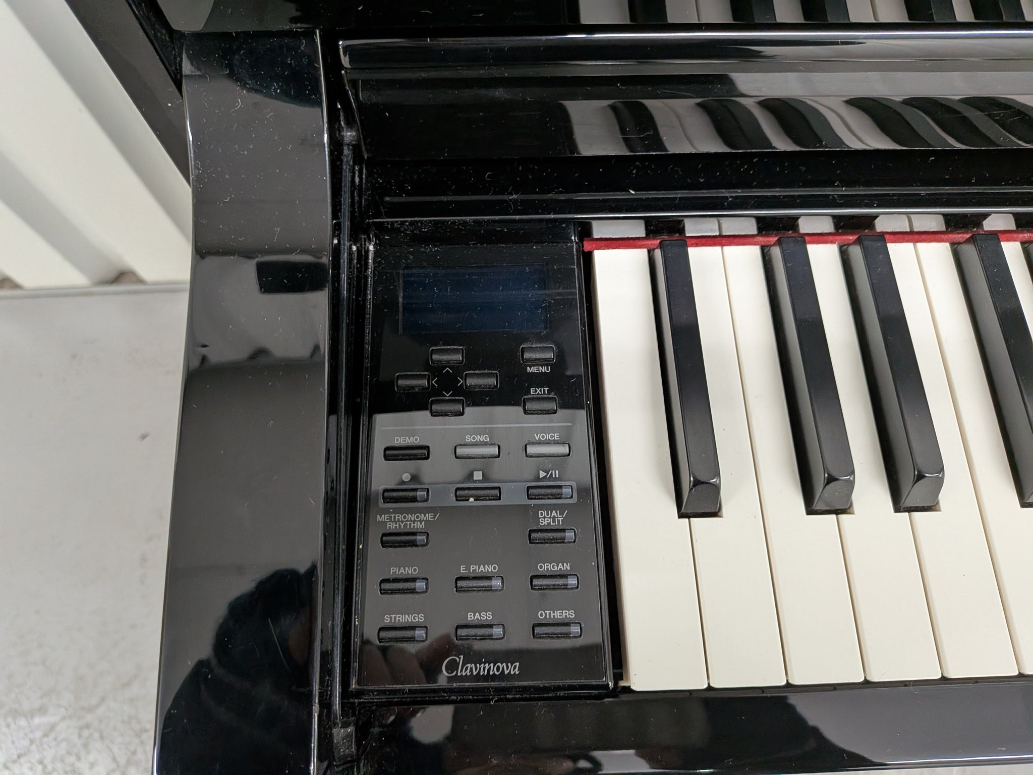 Yamaha Clavinova CLP-545PE in Polished Ebony glossy black. stock 