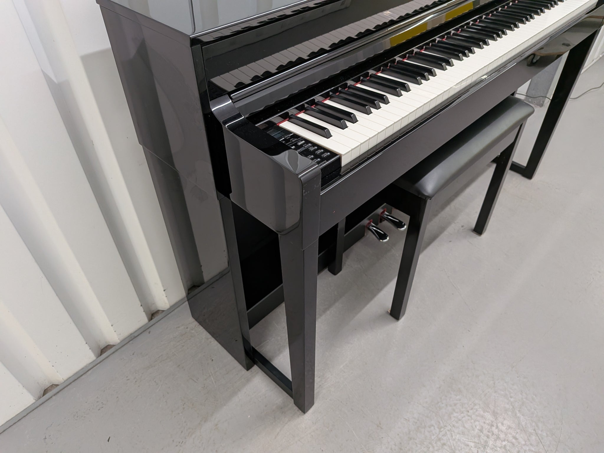 Yamaha Clavinova CLP-545PE in Polished Ebony glossy black. stock 