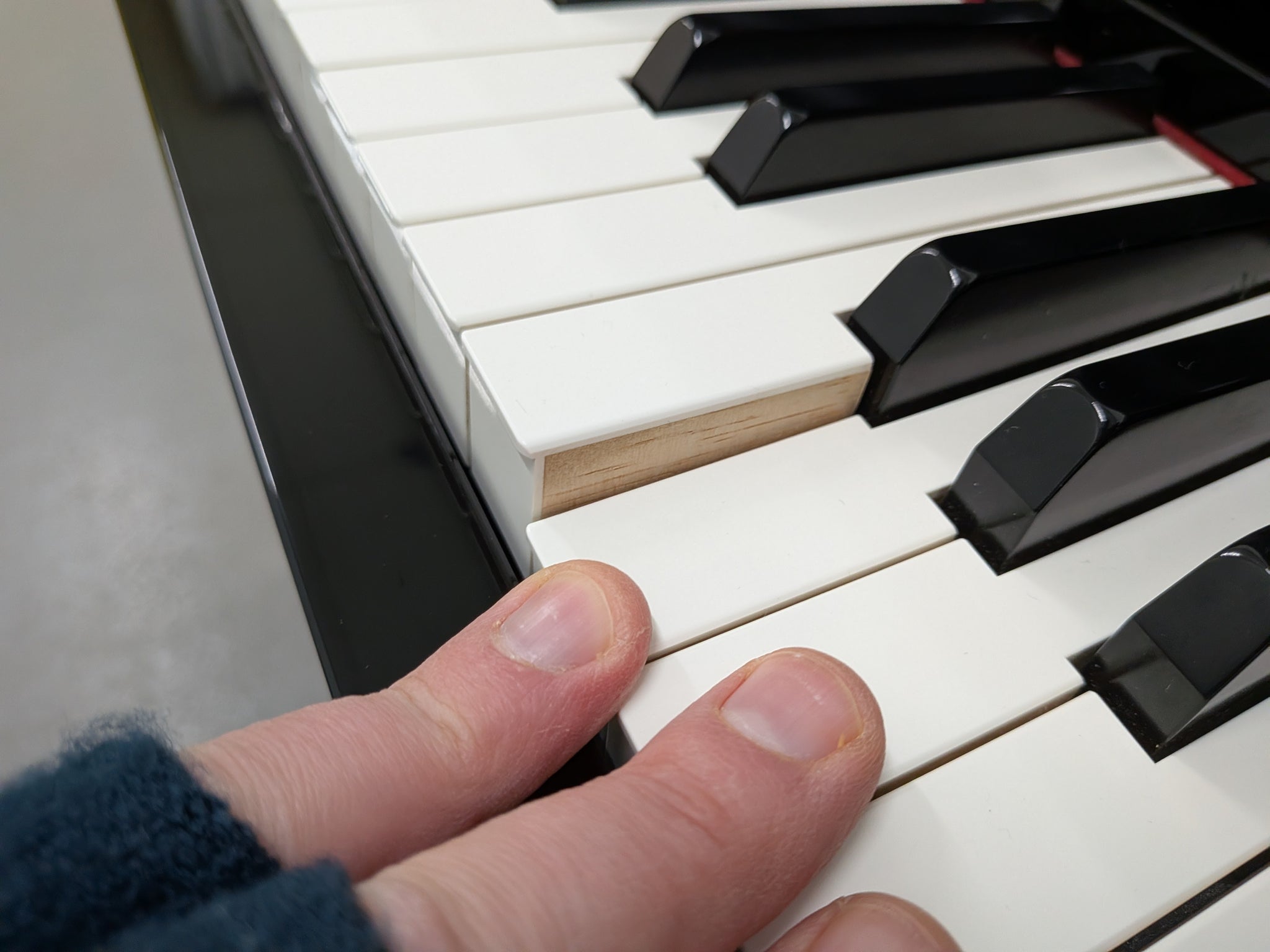 Yamaha Clavinova CLP-545PE in Polished Ebony glossy black. stock 