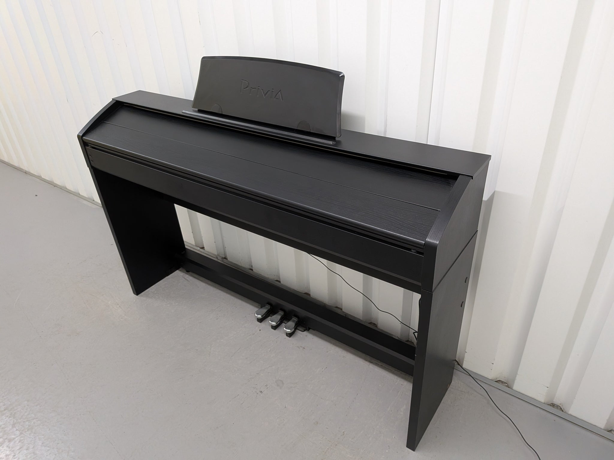 Casio Privia PX-750 Slim Digital Piano in satin black space saving