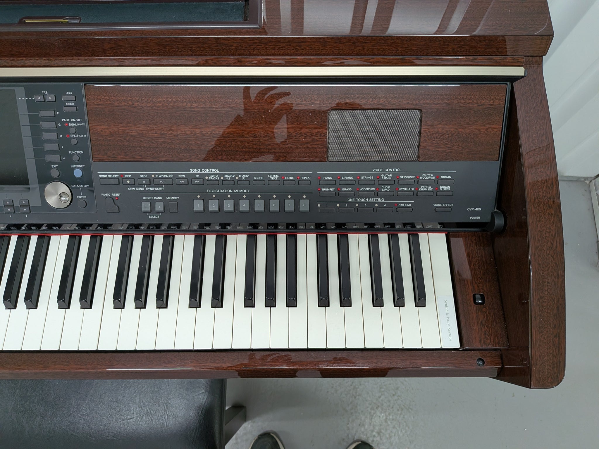 Yamaha Clavinova CVP-409 digital piano + stool polished mahogany 