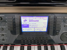 Load image into Gallery viewer, Yamaha Clavinova CVP-401 Digital Piano / arranger in glossy black stock nr 26075
