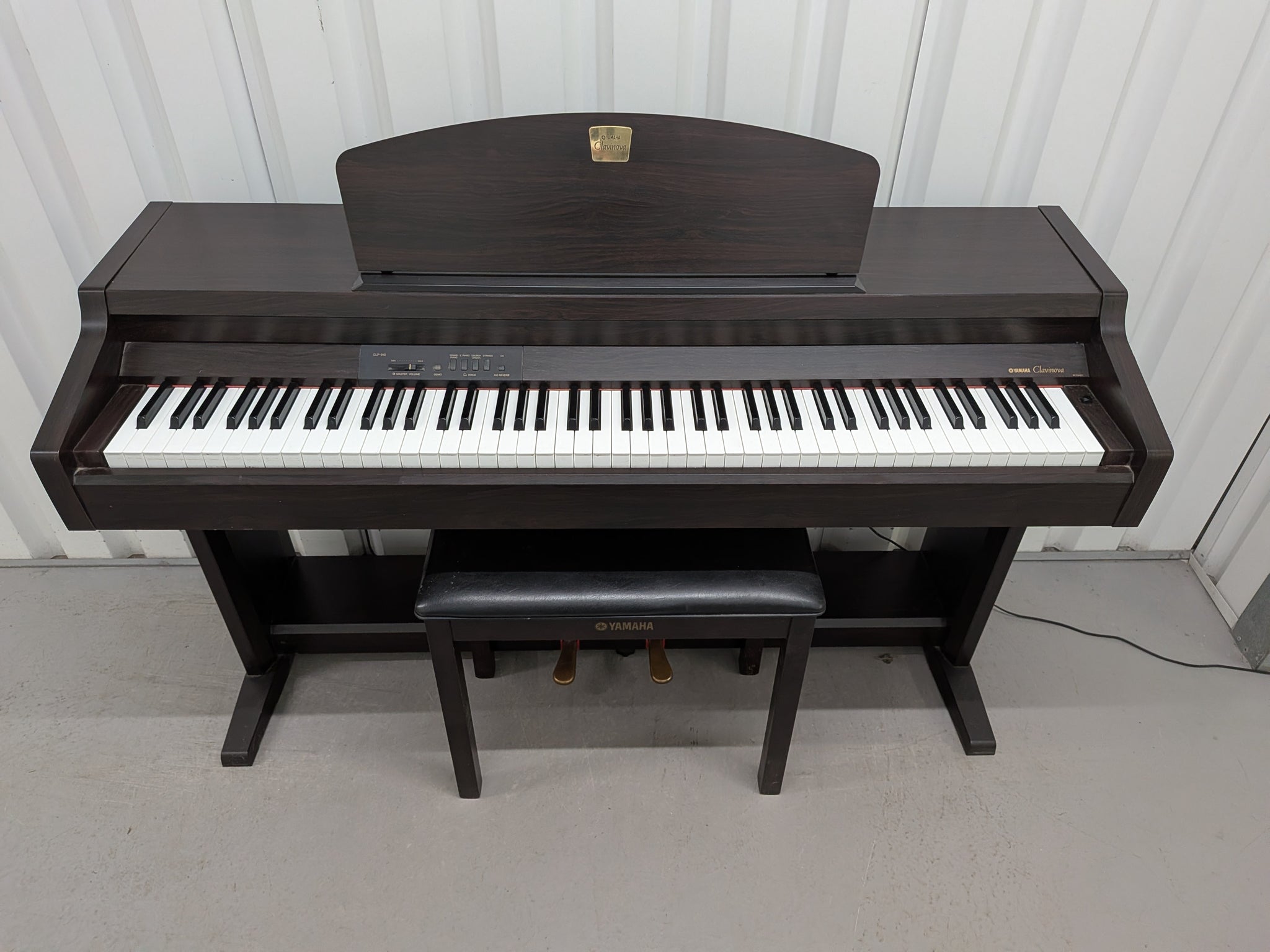 Yamaha Clavinova CLP-910 Digital Piano in rosewood, weighted keys 
