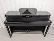 Load image into Gallery viewer, Yamaha Clavinova CLP-535 CLP-535PE Digital Piano in gloss black stock # 26151
