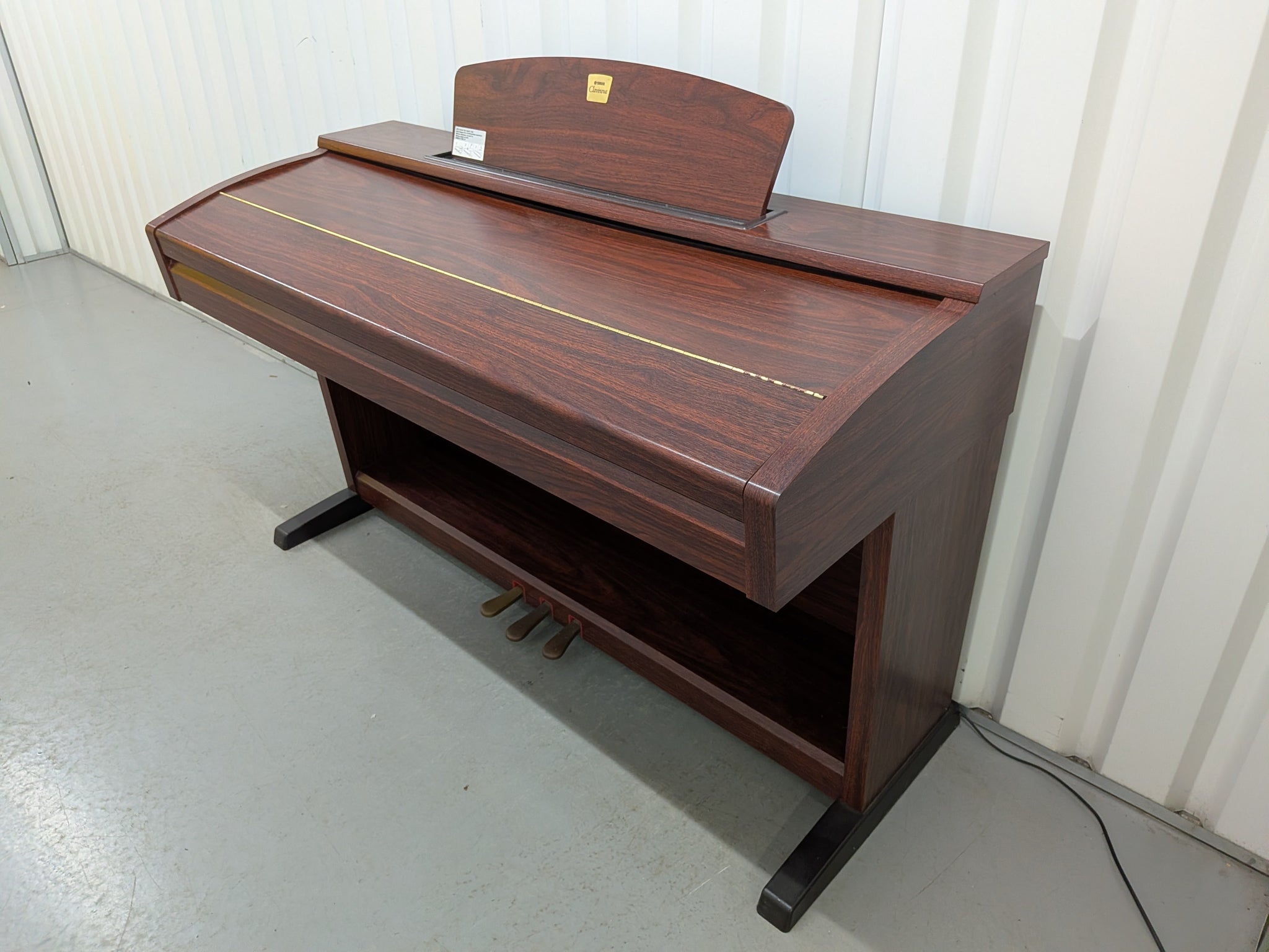 Yamaha Clavinova CVP-303 Digital Piano arranger in mahogany stock