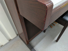 Load image into Gallery viewer, Yamaha Clavinova CLP-880 digital piano and stool in mahogany finish stock number 26206

