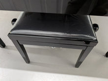 Load image into Gallery viewer, Yamaha Clavinova CLP-565GP in polished glossy black + matching stool #26266
