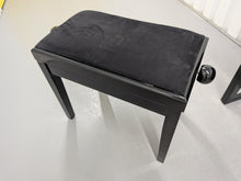 Load image into Gallery viewer, Yamaha Clavinova CLP-525PE digital piano and stool in glossy black ebony stock # 26298
