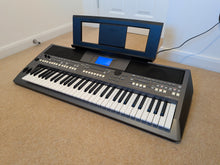 Load image into Gallery viewer, Yamaha PSR-S670 61-Key Arranger Workstation Keyboard + PSU &amp; Music rest stock number #26340
