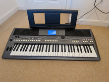 Load image into Gallery viewer, Yamaha PSR-S670 61-Key Arranger Workstation Keyboard + PSU &amp; Music rest stock number #26340
