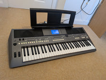 Load image into Gallery viewer, Yamaha PSR-S670 61-Key Arranger Workstation Keyboard + PSU &amp; Music rest stock number #26340
