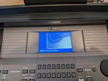 Load image into Gallery viewer, Yamaha PSR-S670 61-Key Arranger Workstation Keyboard + PSU &amp; Music rest stock number #26340
